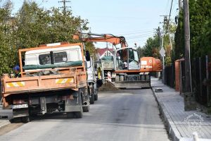 Budowa kanalizacji sanitarnej i deszczowej w ulicach Polnej i Szafera, w trakcie wykonania kanalizacji w ulicy Szafera