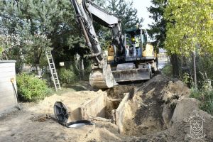Budowa kanalizacji sanitarnej i deszczowej w ulicach Polnej i Szafera, w trakcie wykonania kanalizacji w ulicy Polnej