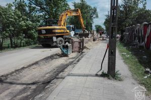 Budowa kanalizacji w ulicy Brzezińskiej i Wschodniej, w trakcie wykonania kanału sanitarnego na ul. Brzezińskiej