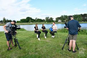 Program TVP3 "Telewizja Łódź zawsze z Wami" podczas Dni Strykowa. Na zdjęciu przedstawicielki Zespołu Tańca Współczesnego...
