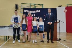 Uroczyste akademie kończące rok szkolny 2023/2024