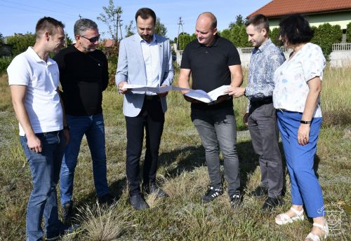 Krzysztof Drożdż (MIRBUD S.A.), Dariusz Jaros (Dar-Jar), Burmistrz Strykowa Piotr Ślęzak, Mateusz Hołwek (MIRBUD S.A.),...