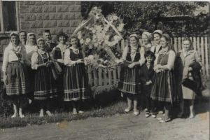 Koło Gospodyń Wiejskich w Niesułkowie w 1970 roku.