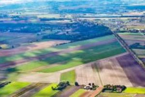 Widok z lotu ptaka na znaczną część terenów inwestycyjnych położonych w rejonie Bratoszewic i Wyskok