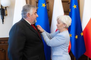 Odznaczony Srebrnym Krzyżem Zasługi Andrzej Pożarlik, Wojewoda Łódzki Dorota Ryl