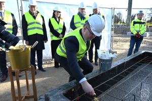 Uroczystość wmurowania kamienia węgielnego pod centrum hurtowo-dystrybucyjne Grupy Hasco w Sosnowcu k. Strykowa
