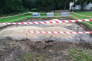 Utwardzenie pod altaną w trakcie prac