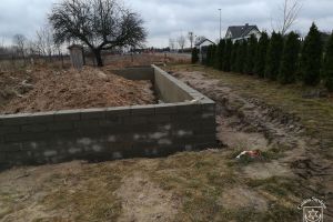 Budowa świetlicy w Wyskokach, w trakcie prac budowlanych przy nowej świetlicy