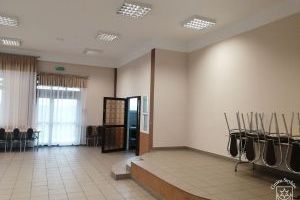 Świetlica wiejska w Ciołku, sala główna po pomalowaniu oraz położeniu mozaiki żywicznej