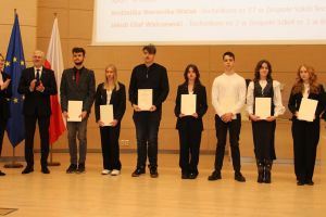 Wiktor Tomera, uczeń klasy V Technikum Informatycznego Zespołu Szkół Nr 1 w Bratoszewicach, laureat stypendium Prezesa Rady...