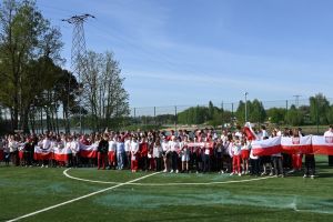 Korowód majowy ulicami Strykowa - SP nr 2 w Strykowie