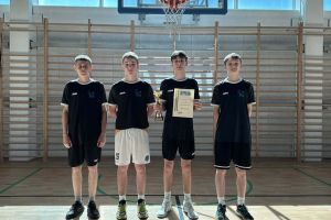 Uczniowie SP nr 2 w Strykowie - mistrzowie powiatu zgierskiego w koszykówce 3x3