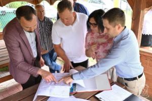 Burmistrz Strykowa Piotr Ślęzak, prezes OSP Warszewice Sebastian Drożdżyk, Naczelnik WIZPiI UM Stryków Grażyna Popczyńska,...