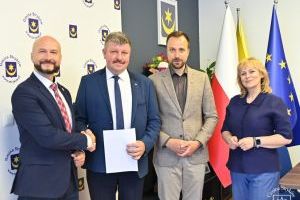 DOFINANSOWANIA NA INWESTYCJE W SOŁECTWACH - PODPISANIE UMÓW
