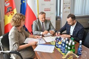 Dyrektor Departamentu Wdrażania Programu Regionalnego UMWŁ Zofia Koeppe, Wicemarszałek Województwa Łódzkiego Piotr...