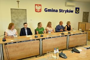 Podpisanie umowy na realizację projektów sołeckich dofinansowanych z budżetu Województwa Łódzkiego