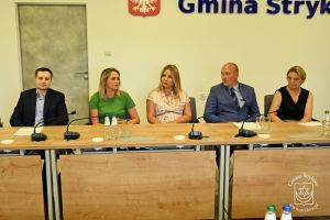 Podpisanie umowy na realizację projektów sołeckich dofinansowanych z budżetu Województwa Łódzkiego