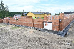 Budowa obiektu wielofunkcyjnego w Warszewicach, inwestycja w trakcie realizacji