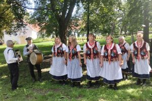 Zespół Ludowy Lipkowianka z Kapelą podczas Ogólnopolskiego Festiwalu Muzyki Ludowej „Złota Leszczyna”🎶