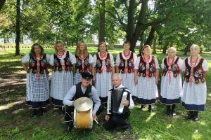 Zespół Ludowy Lipkowianka z Kapelą podczas Ogólnopolskiego Festiwalu Muzyki Ludowej „Złota Leszczyna”🎶