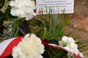 Odsłonięcie Tablicy Pamiątkowej na cmentarzu w Bratoszewicach poświęconej porucznikowi Adamowi Kłossowskiemu