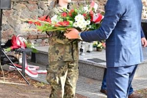 Odsłonięcie Tablicy Pamiątkowej na cmentarzu w Bratoszewicach poświęconej porucznikowi Adamowi Kłossowskiemu