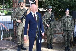 Odsłonięcie Tablicy Pamiątkowej na cmentarzu w Bratoszewicach poświęconej porucznikowi Adamowi Kłossowskiemu