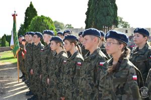 Odsłonięcie Tablicy Pamiątkowej na cmentarzu w Bratoszewicach poświęconej porucznikowi Adamowi Kłossowskiemu