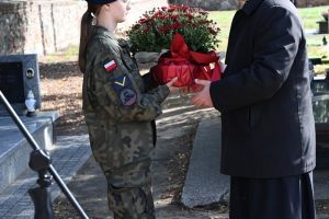 Odsłonięcie Tablicy Pamiątkowej na cmentarzu w Bratoszewicach poświęconej porucznikowi Adamowi Kłossowskiemu