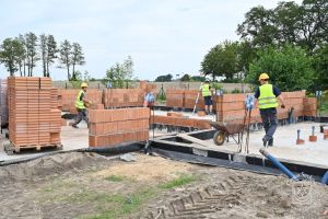 Budowa obiektu wielofunkcyjnego w Warszewicach, inwestycja w trakcie realizacji