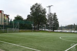 Modernizacja Orlika, podwyższenie ogrodzenia od strony bloków