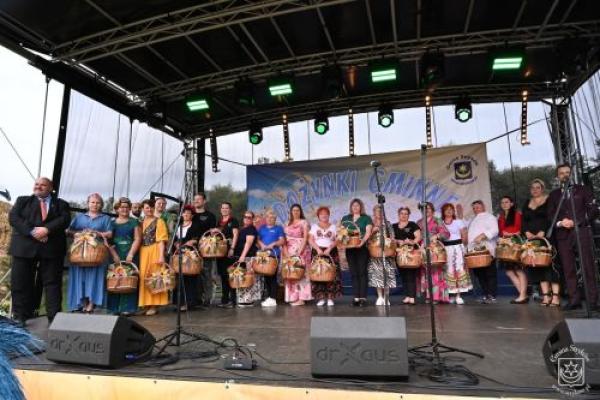 KGW na scenie podczas dożynek gminnych w Swędowie