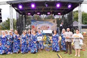 Koła Gospodyń Wiejskich i zespoły na Dożynkach Gminy Stryków w Swędowie 2025