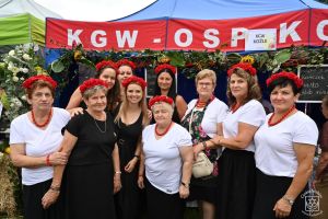 Koła Gospodyń Wiejskich i zespoły na Dożynkach Gminy Stryków w Swędowie 2025