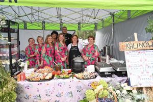 Koła Gospodyń Wiejskich i zespoły na Dożynkach Gminy Stryków w Swędowie 2025