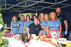 Koła Gospodyń Wiejskich i zespoły na Dożynkach Gminy Stryków w Swędowie 2025