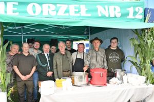 Koła Gospodyń Wiejskich i zespoły na Dożynkach Gminy Stryków w Swędowie 2025