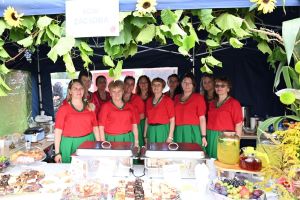 Koła Gospodyń Wiejskich i zespoły na Dożynkach Gminy Stryków w Swędowie 2025