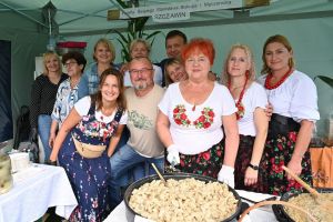 Koła Gospodyń Wiejskich i zespoły na Dożynkach Gminy Stryków w Swędowie 2025