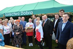 Koła Gospodyń Wiejskich i zespoły na Dożynkach Gminy Stryków w Swędowie 2025