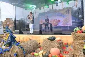 Koła Gospodyń Wiejskich i zespoły na Dożynkach Gminy Stryków w Swędowie 2025