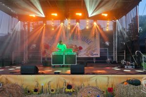 Koła Gospodyń Wiejskich i zespoły na Dożynkach Gminy Stryków w Swędowie 2025