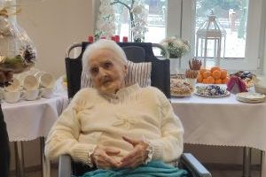 Setne urodziny Pani Krystyny, pochodzącej z gminy Stryków mieszkanki DPS w Głownie.