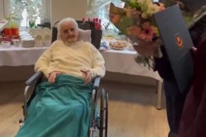 Setne urodziny Pani Krystyny, pochodzącej z gminy Stryków mieszkanki DPS w Głownie.