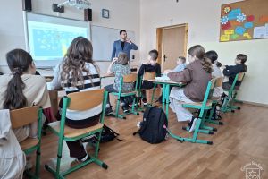 Warsztaty profilaktyczne dla uczniów klas IV–VIII poświęcone bezpieczeństwu w Internecie 28 listopada 2025