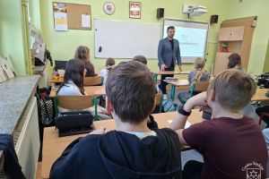 Warsztaty profilaktyczne dla uczniów klas IV–VIII poświęcone bezpieczeństwu w Internecie 28 listopada 2025