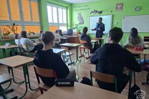 Warsztaty profilaktyczne dla uczniów klas IV–VIII poświęcone bezpieczeństwu w Internecie 28 listopada 2025