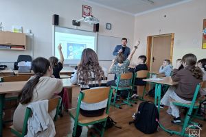 Warsztaty profilaktyczne dla uczniów klas IV–VIII poświęcone bezpieczeństwu w Internecie 28 listopada 2025