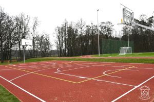 Zakończono przebudowę boiska szkolnego w Koźlu - 15.12.2025 r.