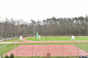 Zakończono przebudowę boiska szkolnego w Koźlu - 15.12.2025 r.